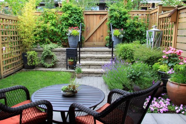 Small Yard Landscaping in Federal Way